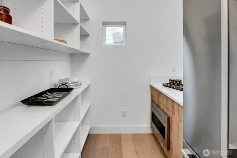 427 102nd Avenue SE Bellevue WA 98004