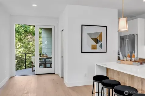 427 102nd Avenue SE Bellevue WA 98004