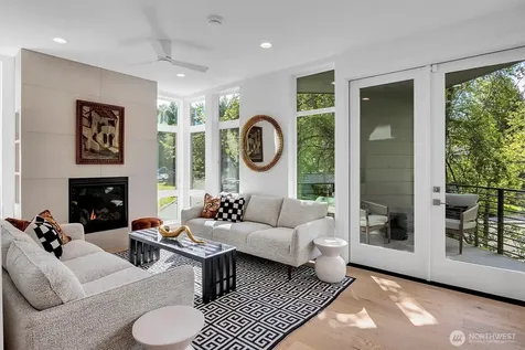 427 102nd Avenue SE Bellevue WA 98004