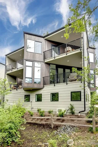 427 102nd Avenue SE Bellevue WA 98004
