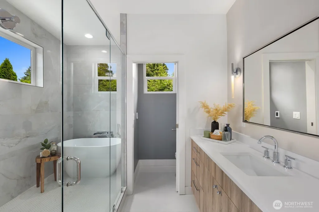 825 NE 105th Street Seattle WA 98125