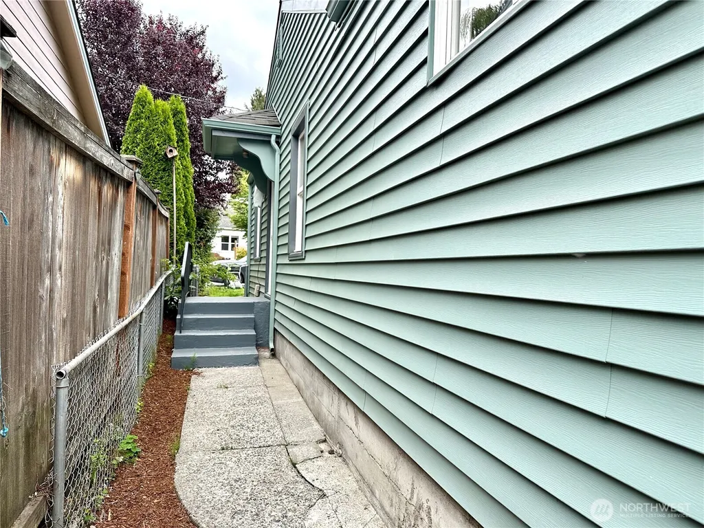 421 Wells Avenue N Renton WA 98057
