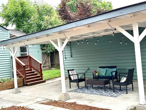 421 Wells Avenue N Renton WA 98057