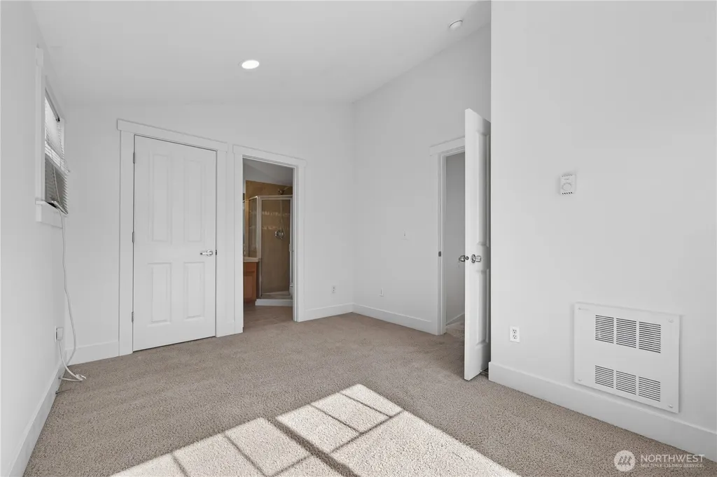 5013 40th Avenue NE Seattle WA 98105
