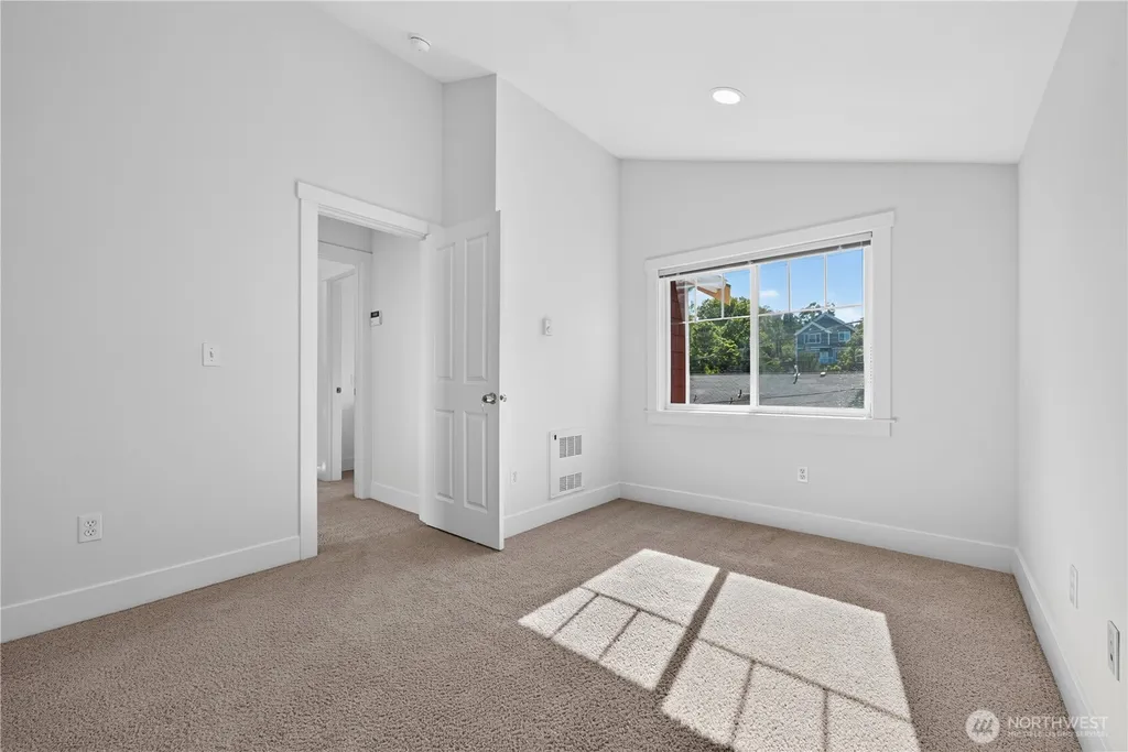 5013 40th Avenue NE Seattle WA 98105