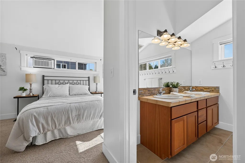 5013 40th Avenue NE Seattle WA 98105