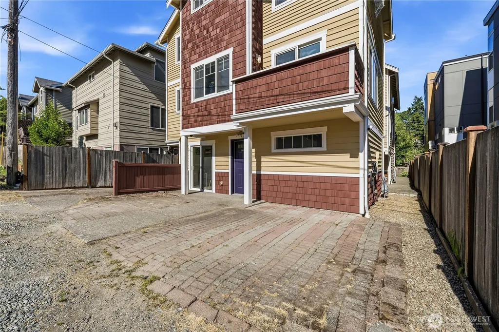 5013 40th Avenue NE Seattle WA 98105
