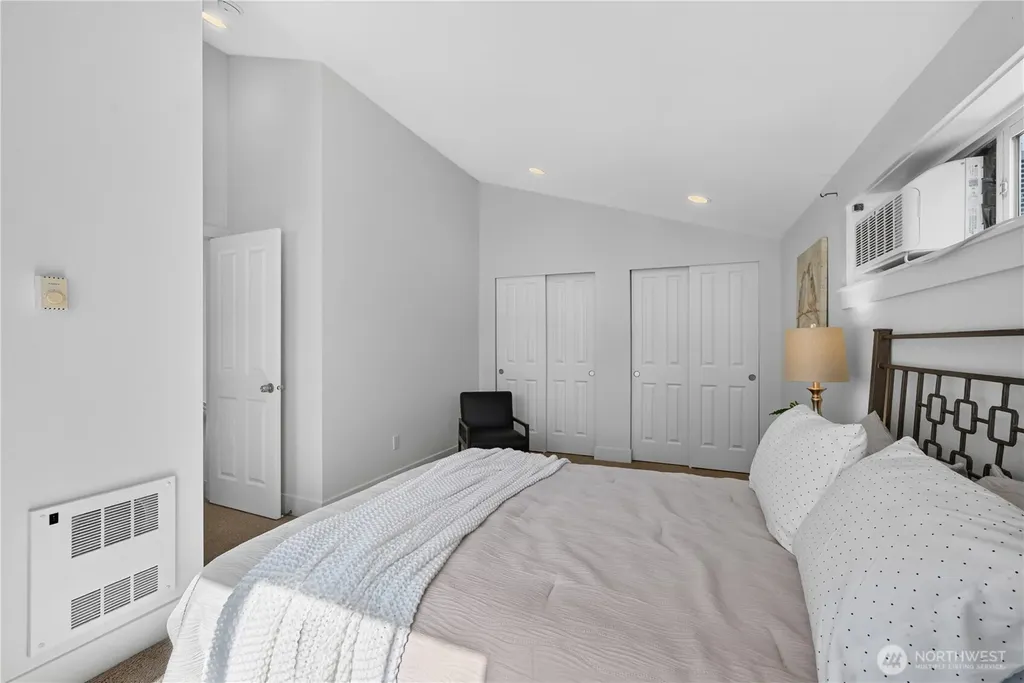 5013 40th Avenue NE Seattle WA 98105