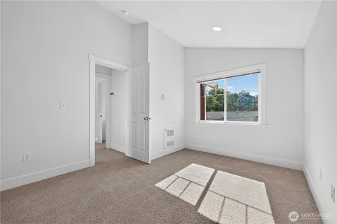 5013 40th Avenue NE Seattle WA 98105