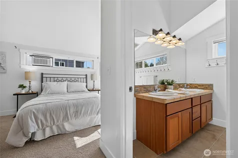 5013 40th Avenue NE Seattle WA 98105
