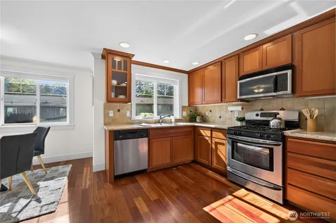 5013 40th Avenue NE Seattle WA 98105