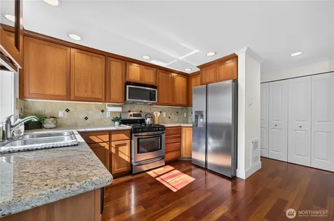 5013 40th Avenue NE Seattle WA 98105