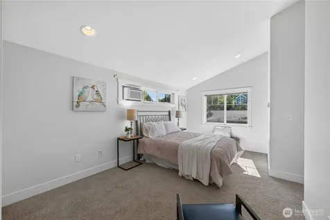 5013 40th Avenue NE Seattle WA 98105