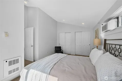 5013 40th Avenue NE Seattle WA 98105