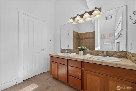 5013 40th Avenue NE Seattle WA 98105