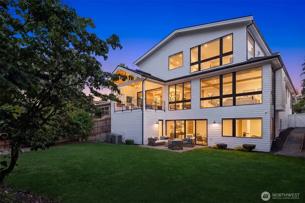 9812 NE 31st Street Bellevue WA 98004