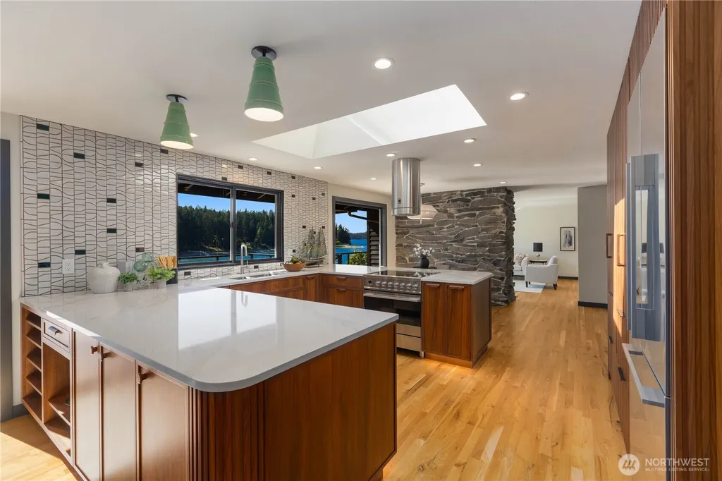6498 NE Monte Vista Drive Bainbridge Island WA 98110