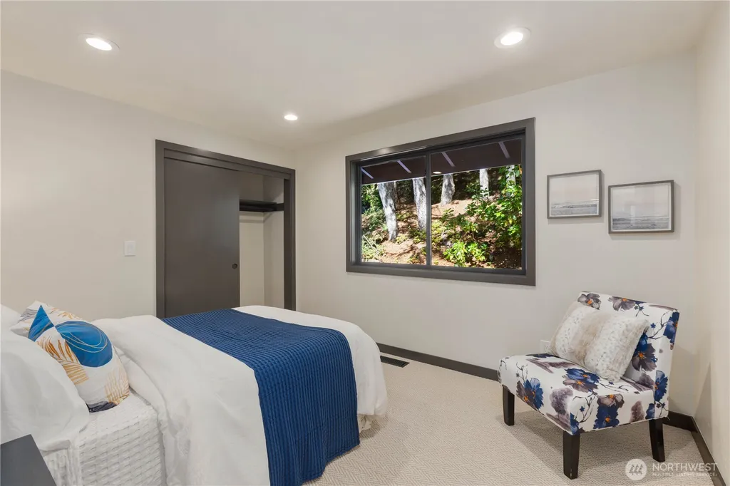 6498 NE Monte Vista Drive Bainbridge Island WA 98110