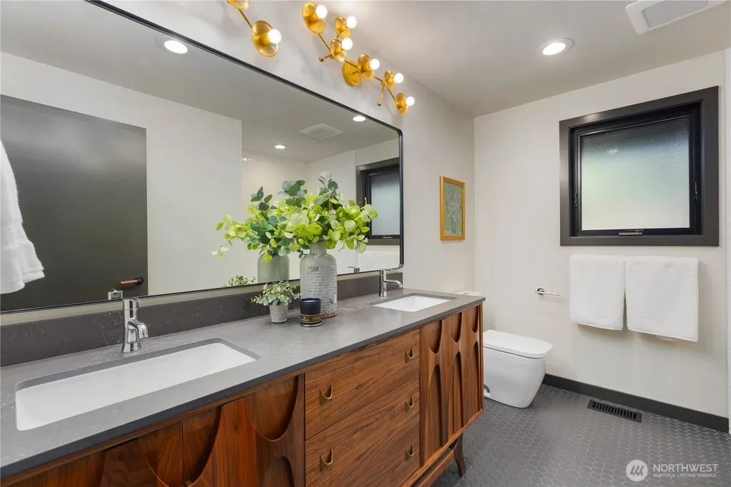 6498 NE Monte Vista Drive Bainbridge Island WA 98110