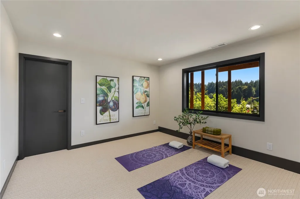 6498 NE Monte Vista Drive Bainbridge Island WA 98110