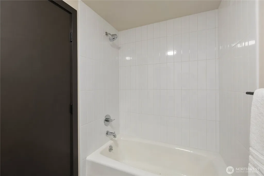 6498 NE Monte Vista Drive Bainbridge Island WA 98110
