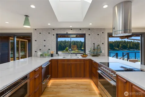 6498 NE Monte Vista Drive Bainbridge Island WA 98110