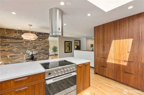 6498 NE Monte Vista Drive Bainbridge Island WA 98110