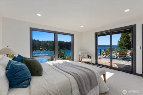 6498 NE Monte Vista Drive Bainbridge Island WA 98110