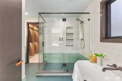 6498 NE Monte Vista Drive Bainbridge Island WA 98110