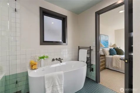 6498 NE Monte Vista Drive Bainbridge Island WA 98110