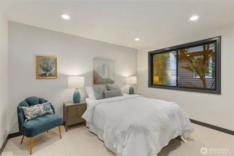 6498 NE Monte Vista Drive Bainbridge Island WA 98110