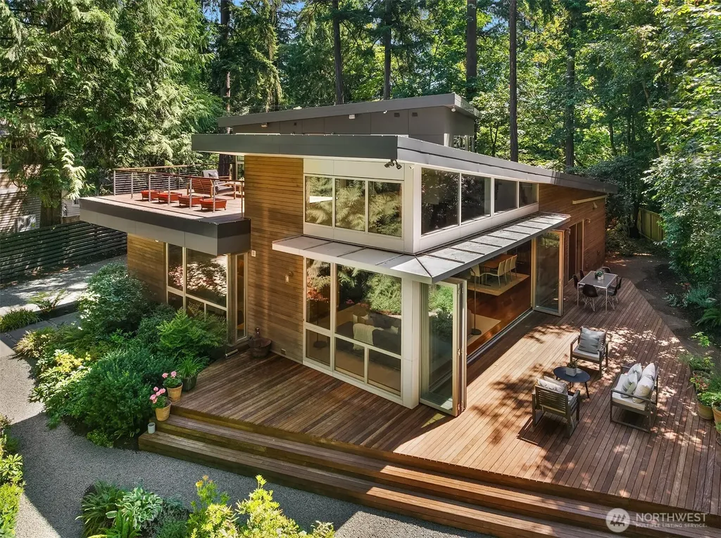 2716 107 Avenue SE Beaux Arts WA 98004