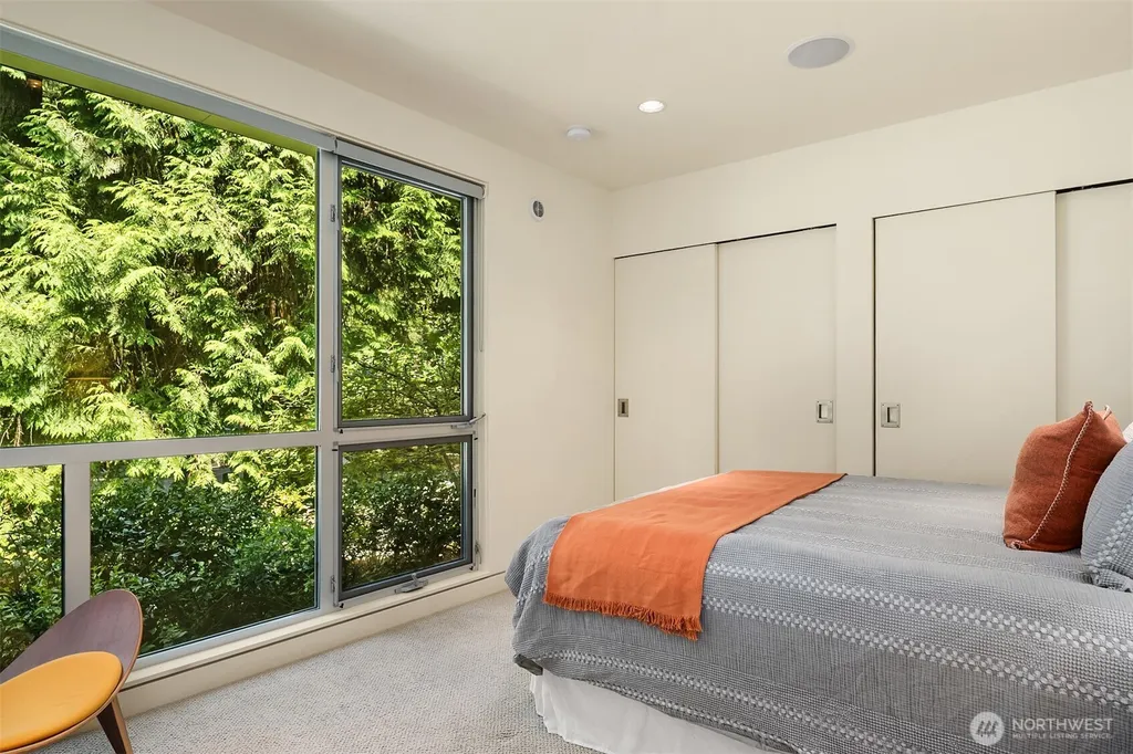 2716 107 Avenue SE Beaux Arts WA 98004