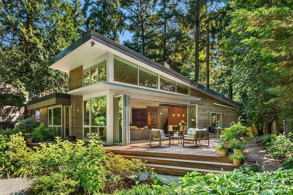 2716 107 Avenue SE Beaux Arts WA 98004