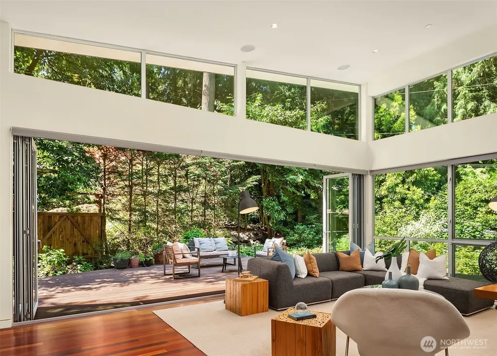 2716 107 Avenue SE Beaux Arts WA 98004