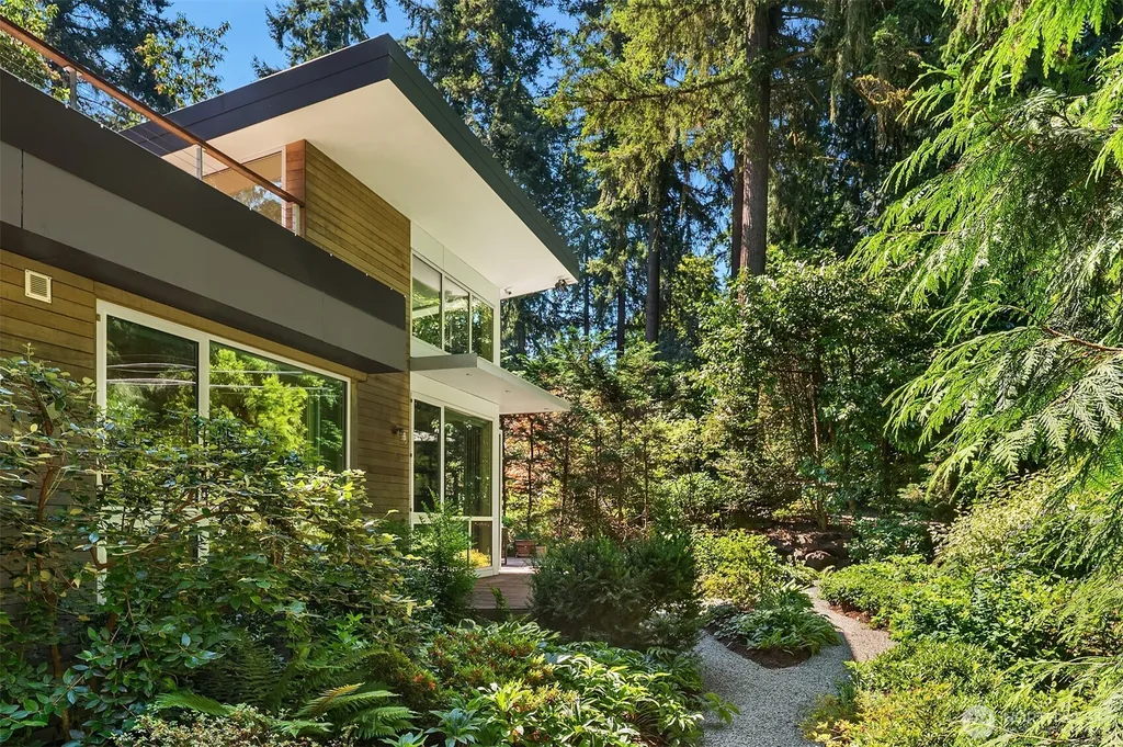 2716 107 Avenue SE Beaux Arts WA 98004