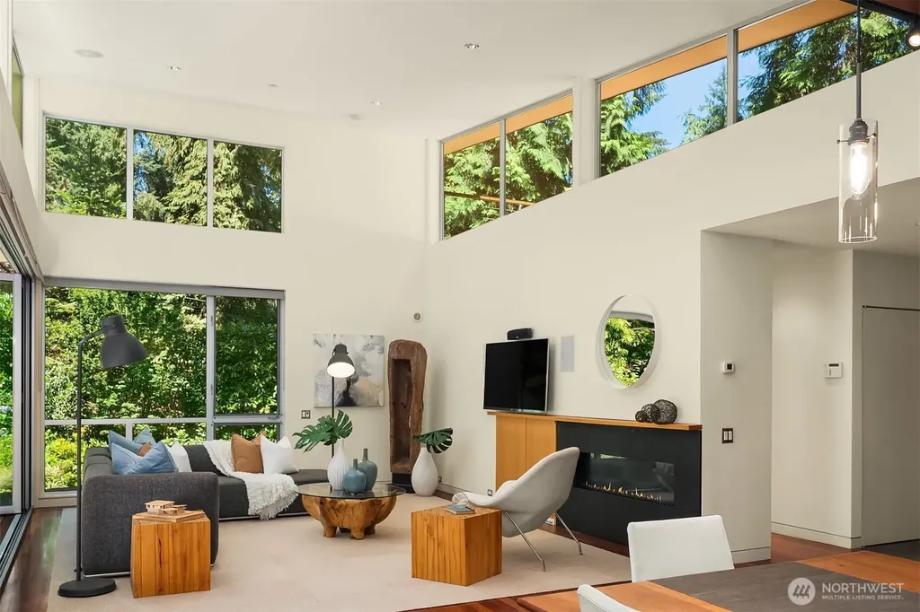2716 107 Avenue SE Beaux Arts WA 98004