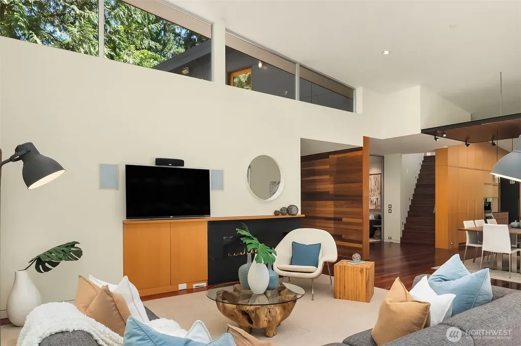 2716 107 Avenue SE Beaux Arts WA 98004