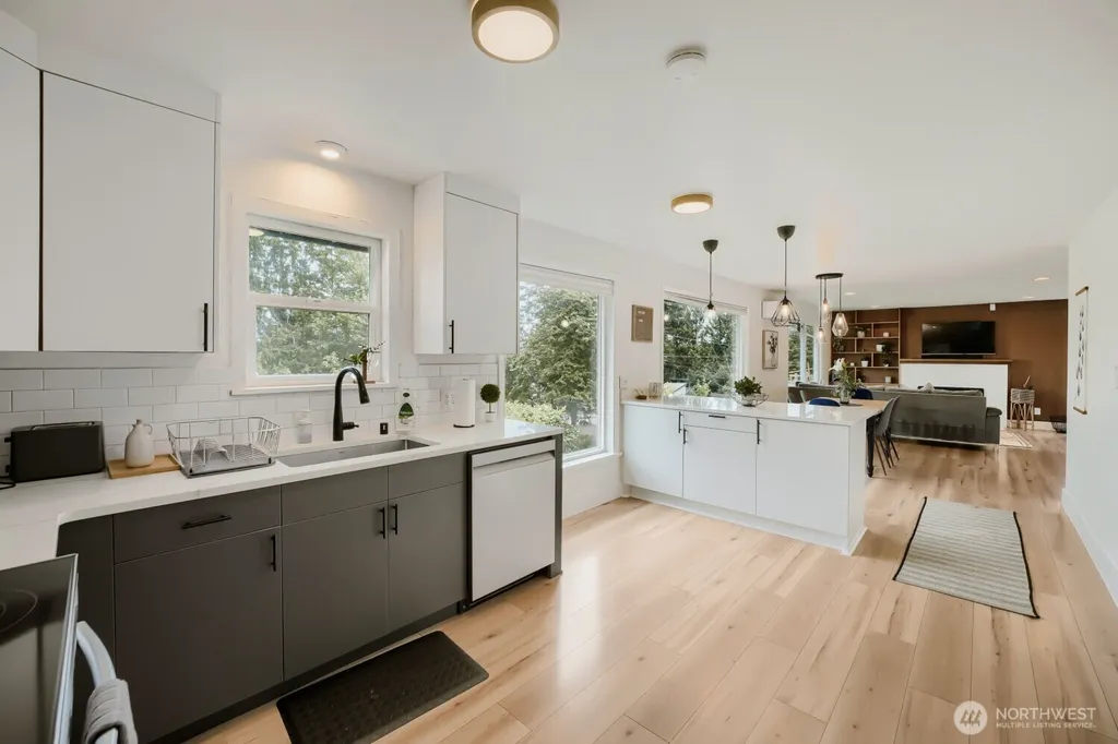 7528 S Lakeridge Drive Seattle WA 98178