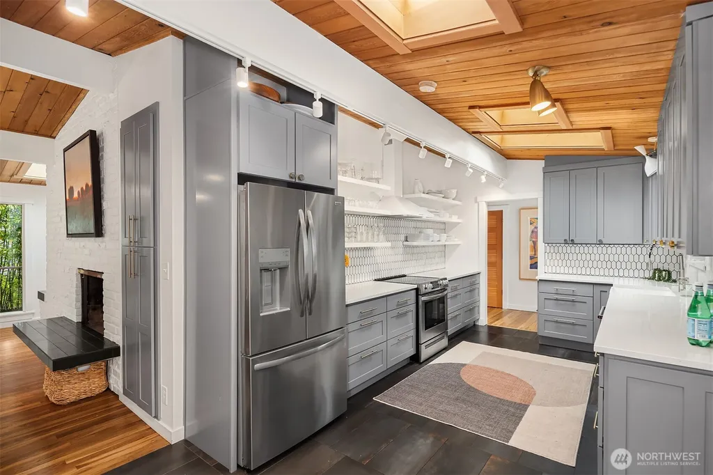 3727 77th Place SE Mercer Island WA 98040