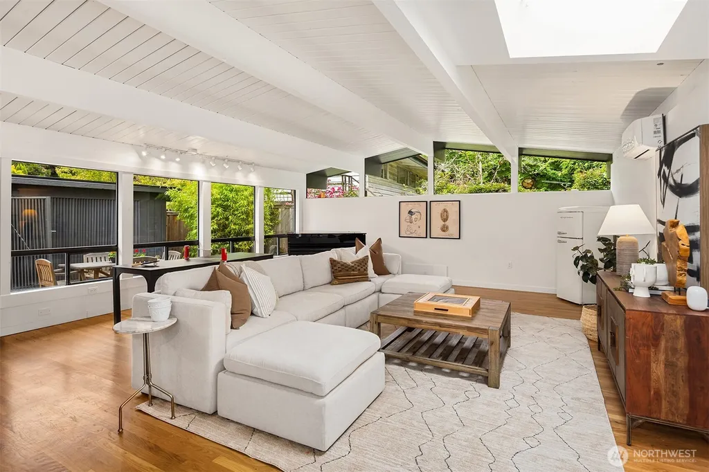 3727 77th Place SE Mercer Island WA 98040