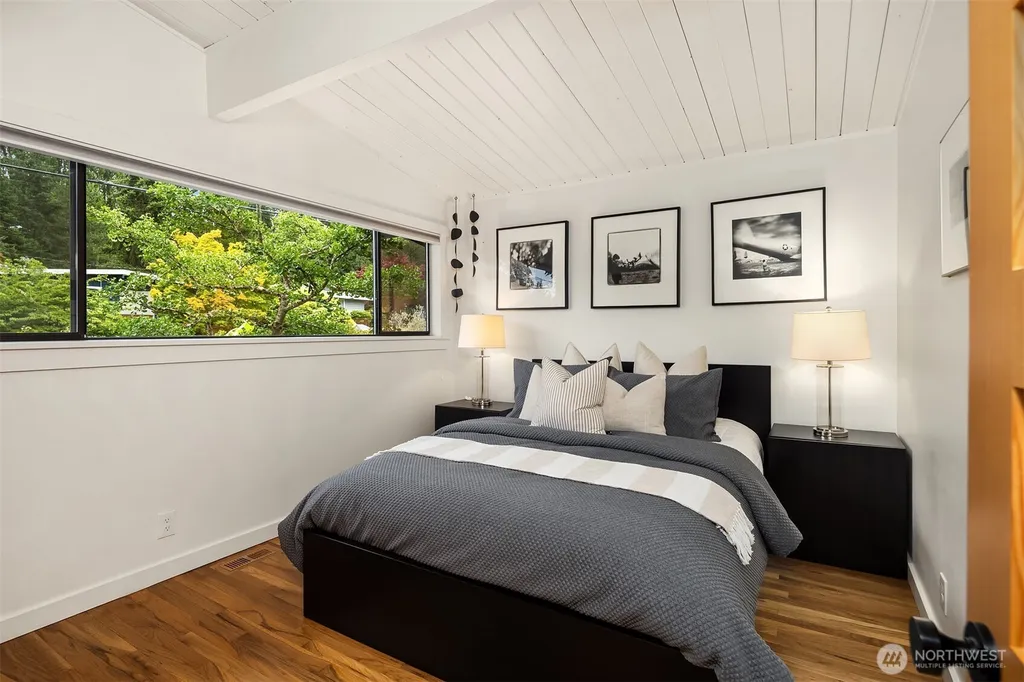 3727 77th Place SE Mercer Island WA 98040