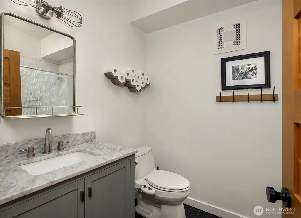 3727 77th Place SE Mercer Island WA 98040