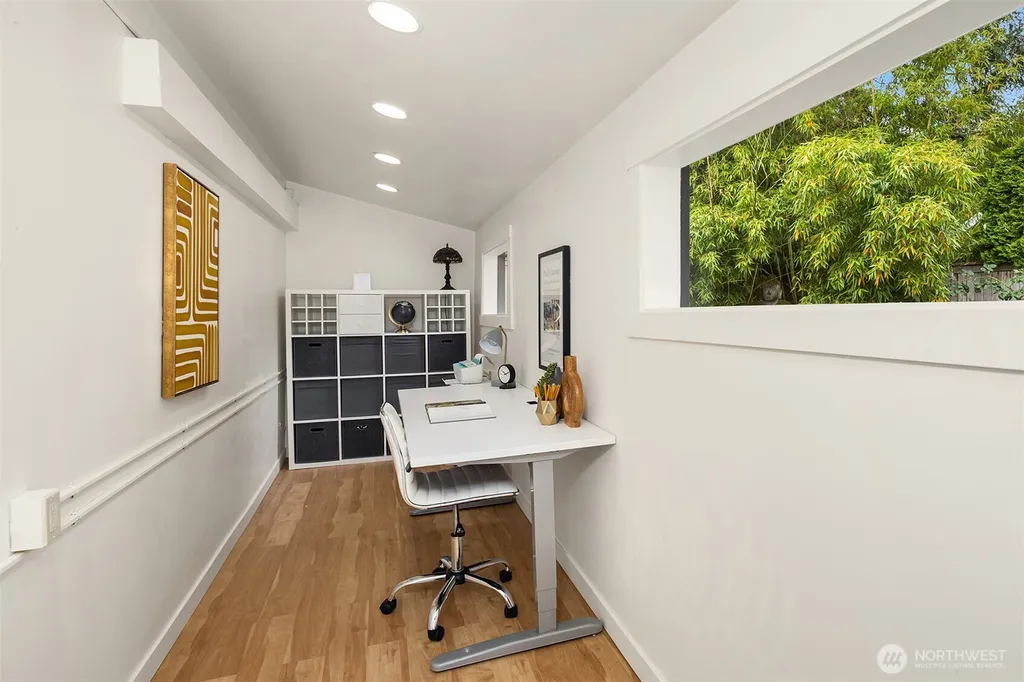 3727 77th Place SE Mercer Island WA 98040