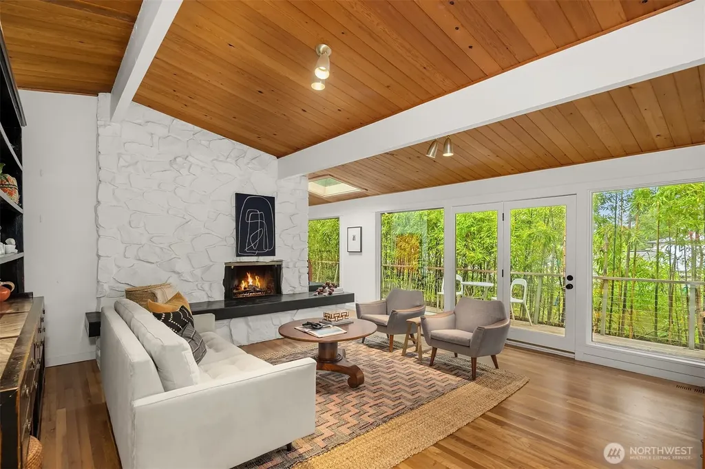 3727 77th Place SE Mercer Island WA 98040