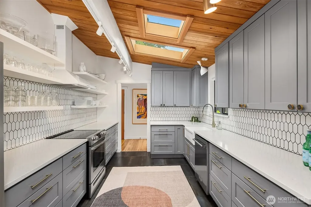 3727 77th Place SE Mercer Island WA 98040