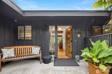 3727 77th Place SE Mercer Island WA 98040