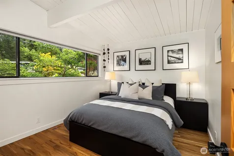 3727 77th Place SE Mercer Island WA 98040
