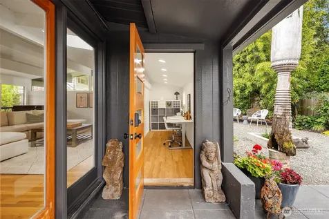3727 77th Place SE Mercer Island WA 98040