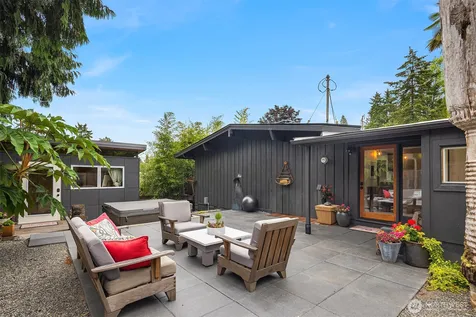 3727 77th Place SE Mercer Island WA 98040
